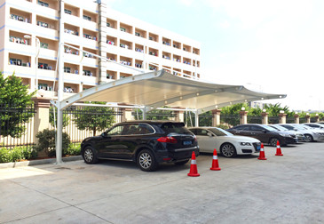 膜結構停車棚 31