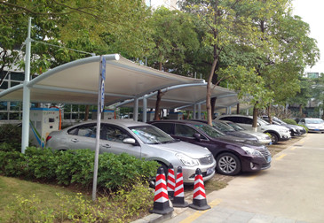 膜結構停車棚 52