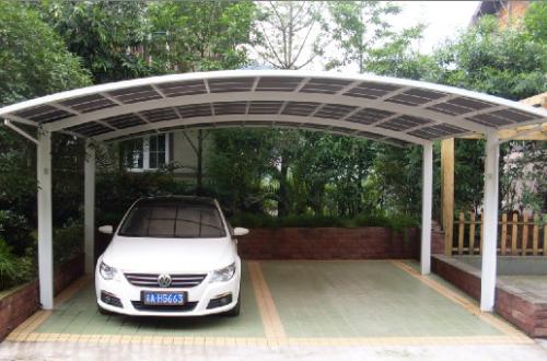汽車停車棚使用的張拉膜隔熱嗎？