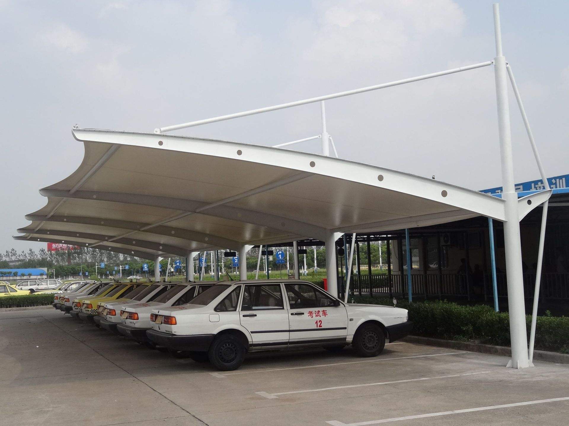 膜結構車棚